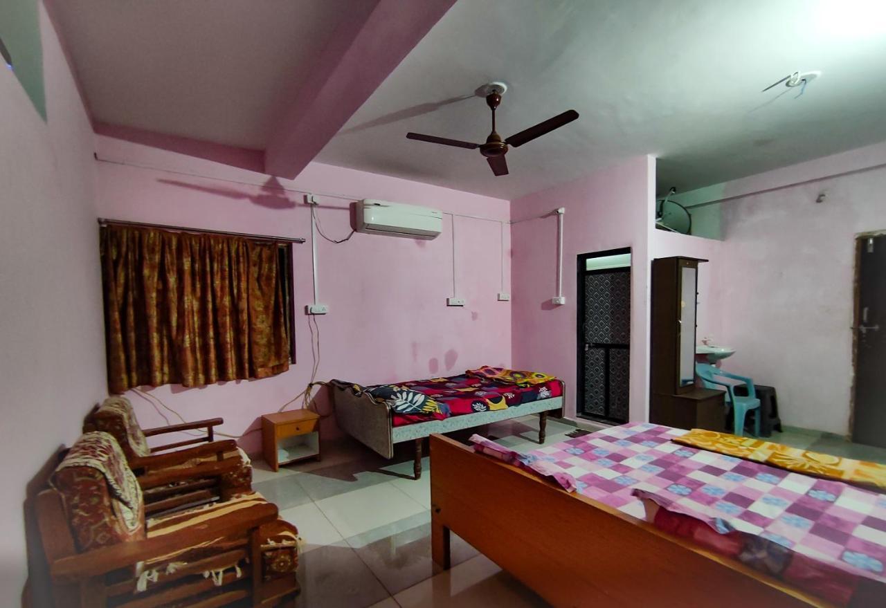 Krishna Homestay Garudeshwar Bagian luar foto